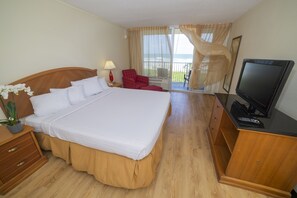 Suite, 1 cama King size, para no fumadores, frente al océano | Escritorio, tabla de planchar con plancha y cunas gratuitas 