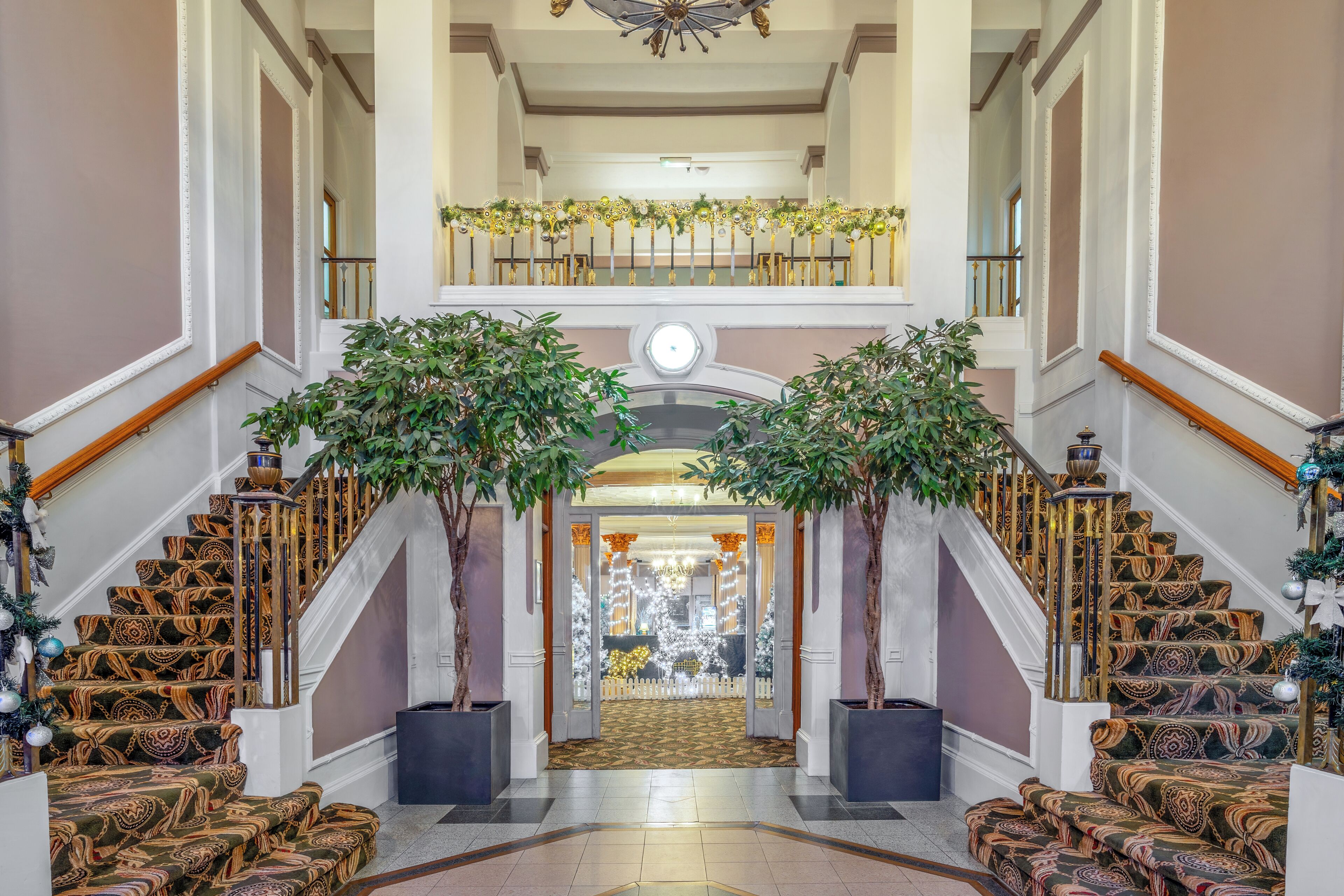 Pintu masuk properti