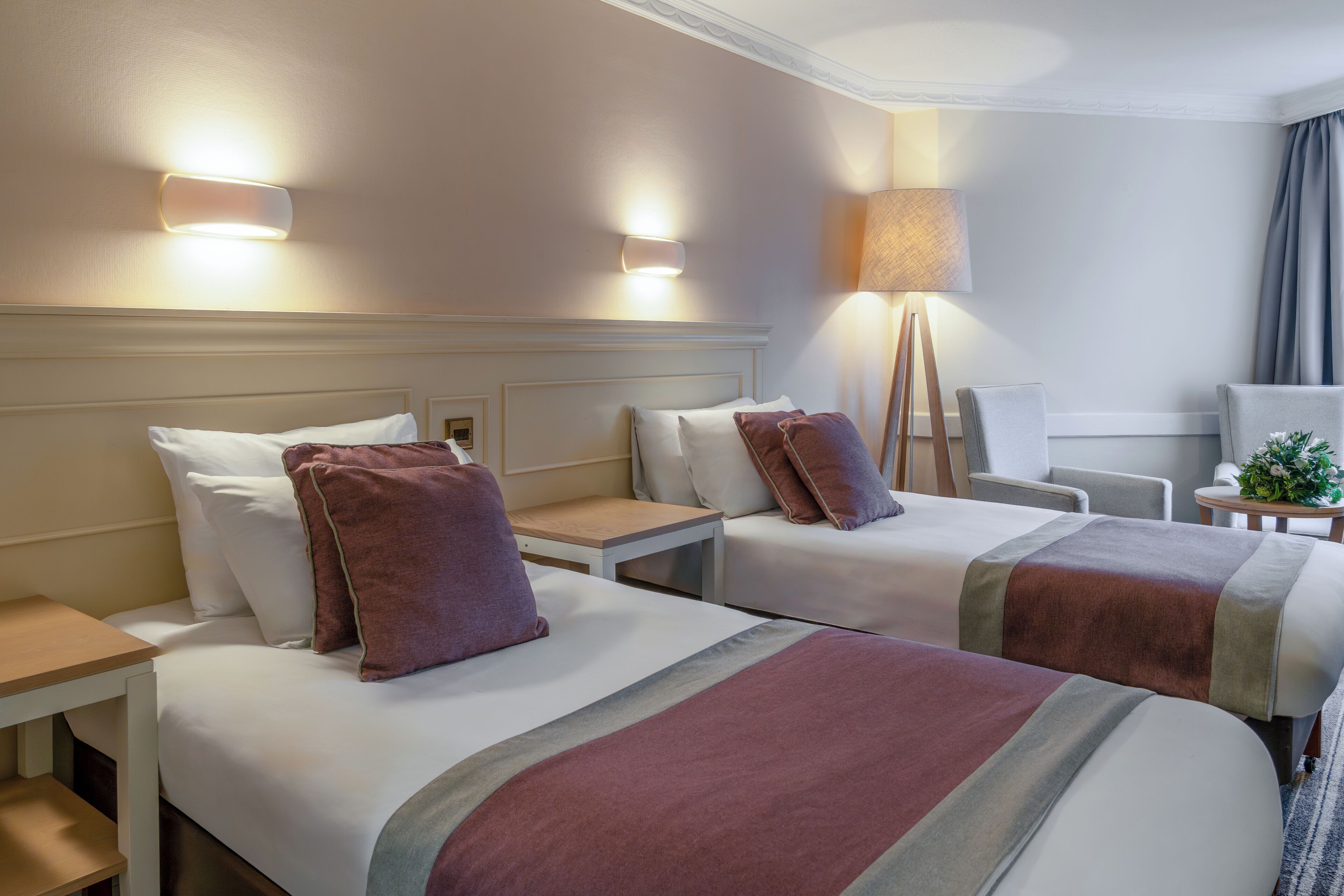 Bureau, fer et planche à repasser, Wi-Fi gratuit, draps fournis