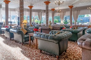 Lobby-lounge