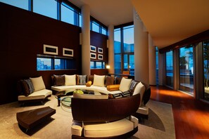 ห้องเพรสซิเดนเชีย ลสวีท | ผ้าปูที่นอน Frette จากอิตาลี, เครื่องนอนระดับพรีเมียม, ผ้านวมขนเป็ด