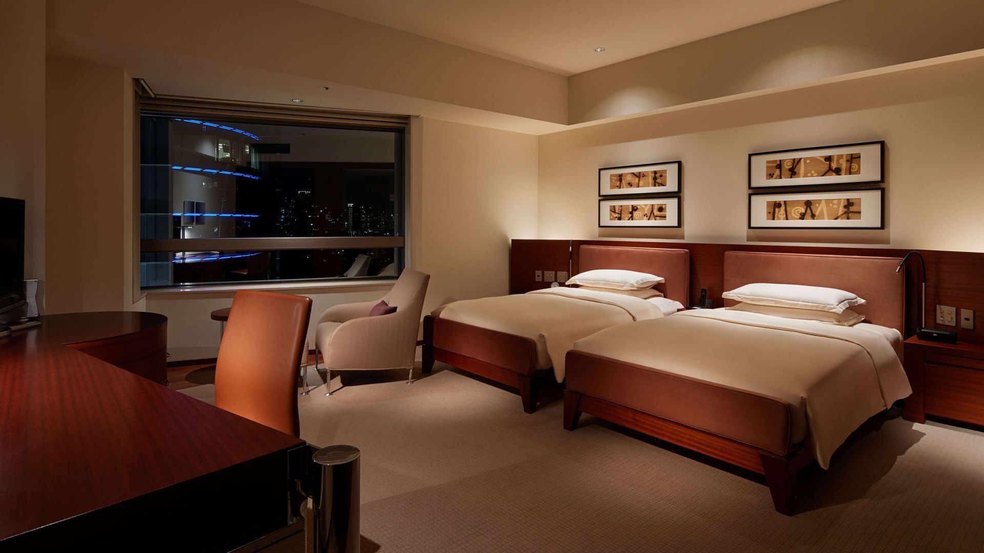 Frette Italian sheets, premium bedding, down comforters, minibar