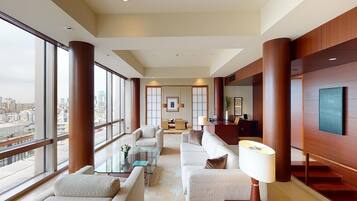 Suite (Ambassador) | Frette Italian sheets, premium bedding, down comforters, minibar