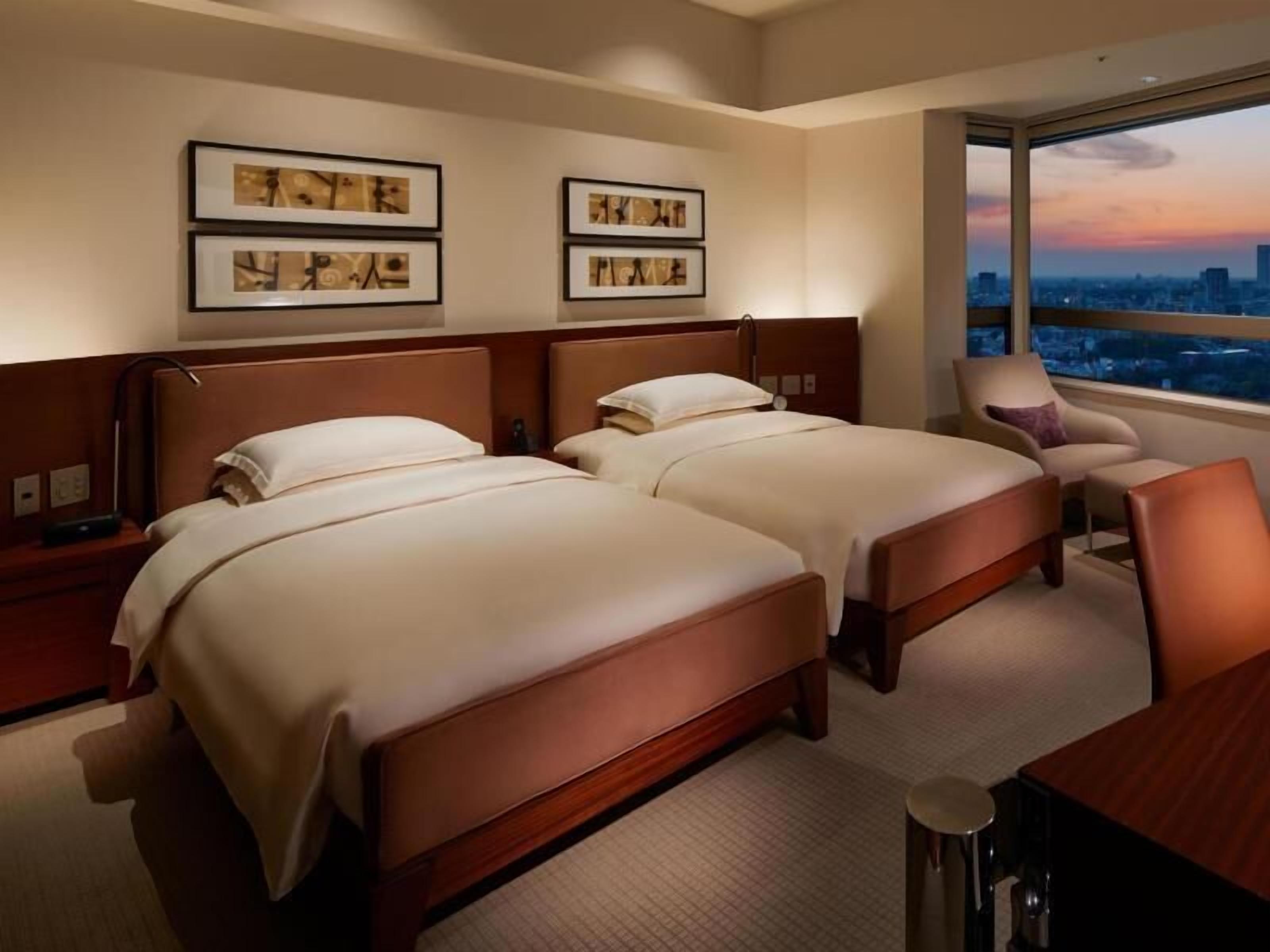 Frette Italian sheets, premium bedding, down comforters, minibar