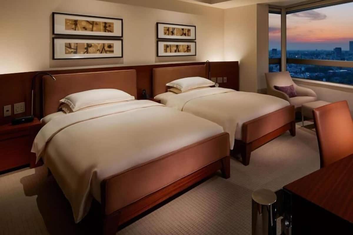 Frette Italian sheets, premium bedding, down comforters, minibar