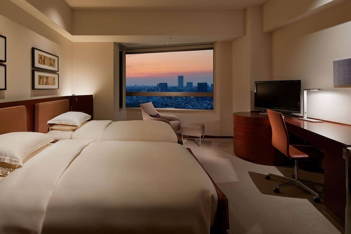 Frette Italian sheets, premium bedding, down comforters, minibar