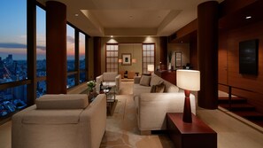 ห้องสวีท (Ambassador) | 1 ห้องนอน, ผ้าปูที่นอน Frette จากอิตาลี, เครื่องนอนระดับพรีเมียม