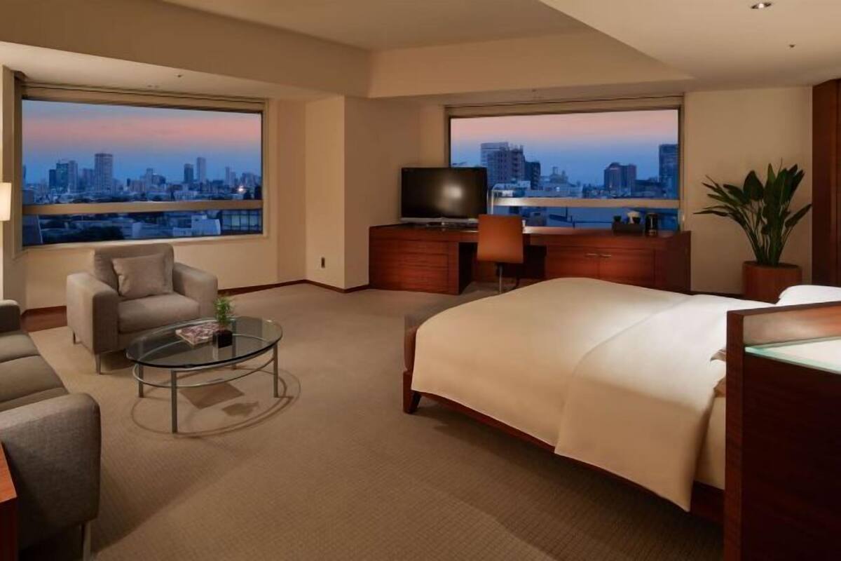 1 bedroom, Frette Italian sheets, premium bedding, down comforters