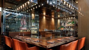 7 restaurantes; se sirven desayunos 