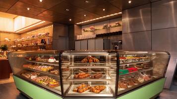 7 restaurantes; se sirven desayunos