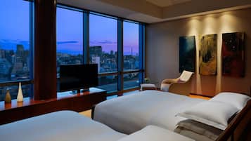 Suite (Ambassador) | Frette Italian sheets, premium bedding, down comforters, minibar