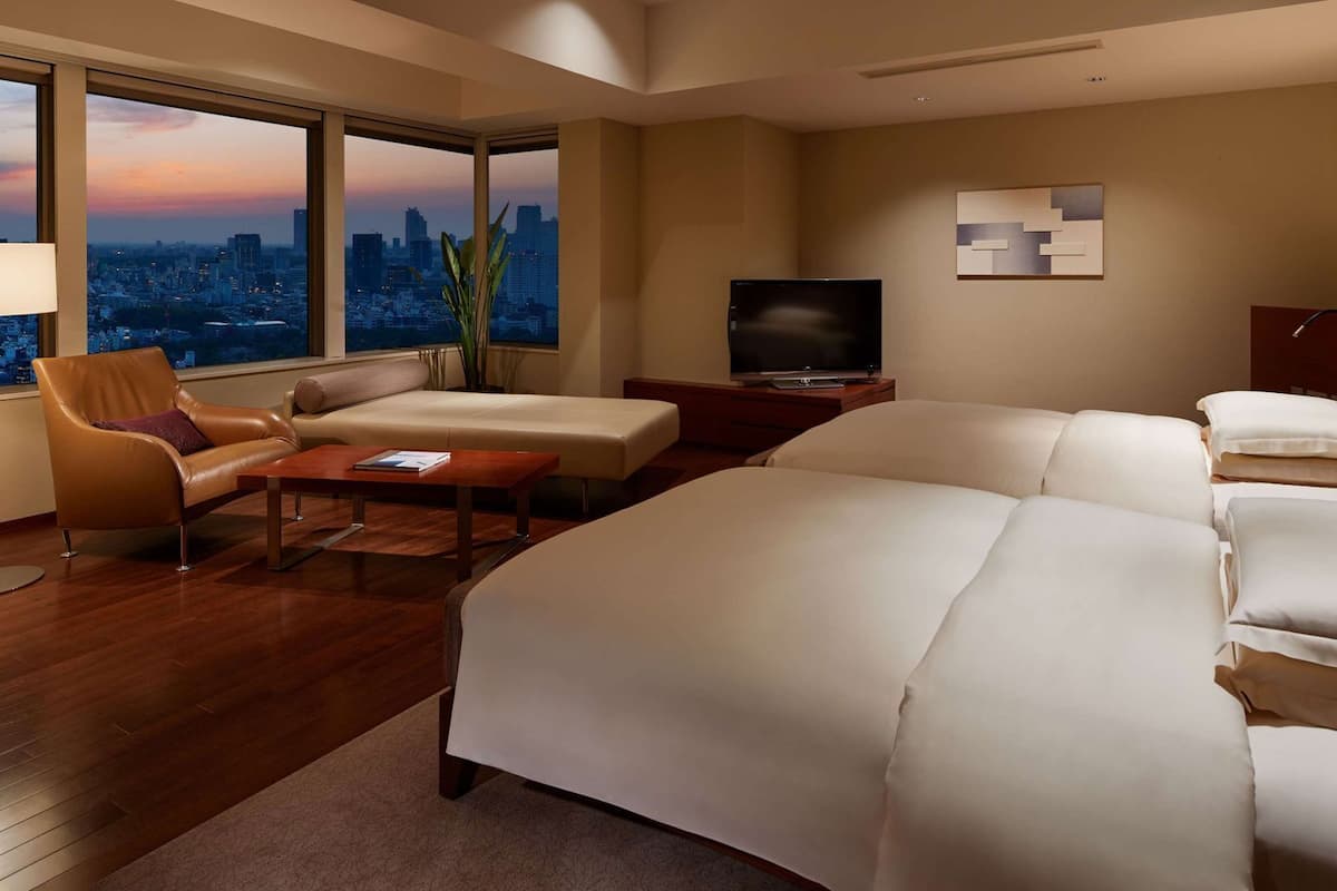 Frette Italian sheets, premium bedding, down comforters, minibar
