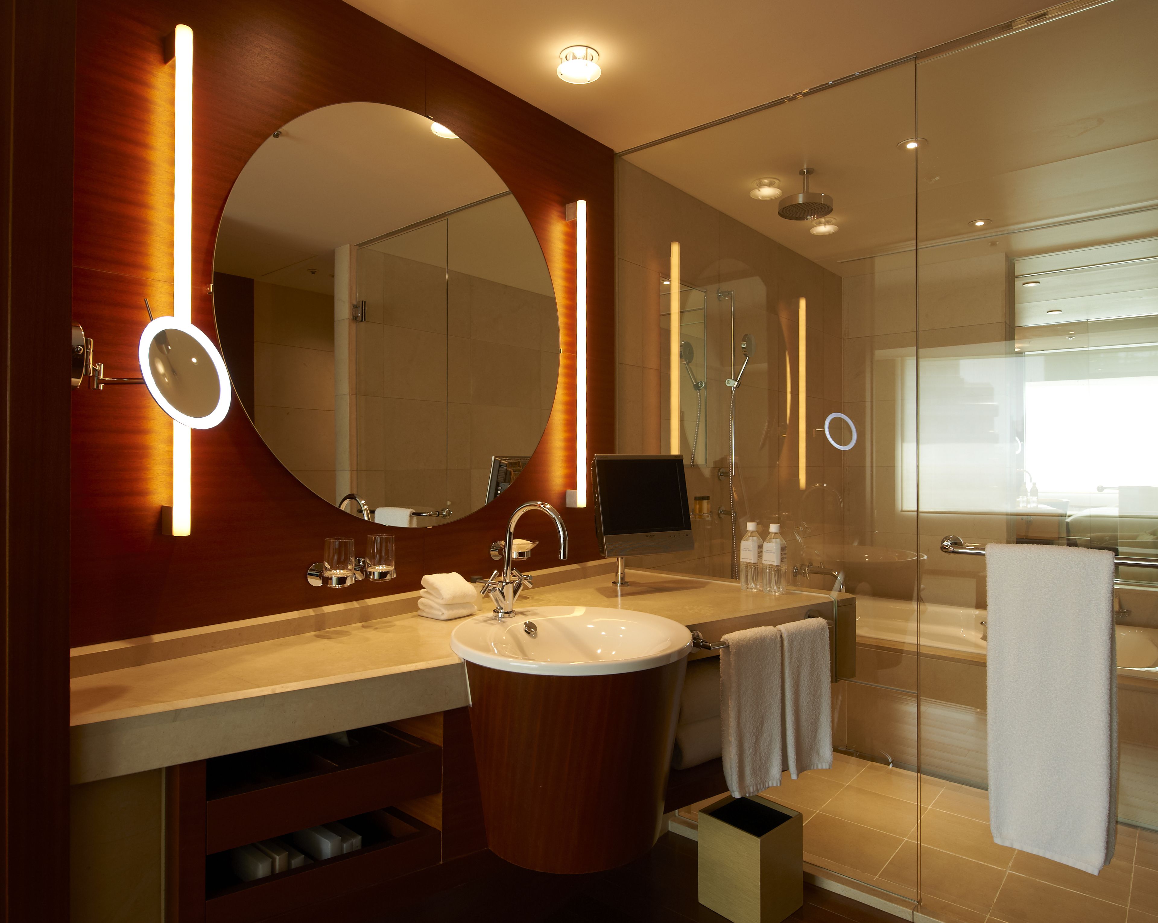 Grand Suite, 1 King Bed | Bathroom sink