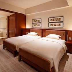 Room, 2 Twin Beds | 1 bedroom, Frette Italian sheets, premium bedding, down comforters