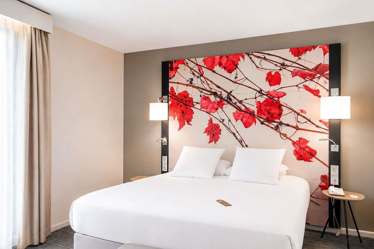 In-room safe, desk, blackout drapes, soundproofing
