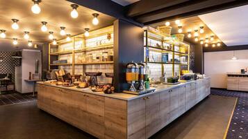 Colazione a buffet, servita tutte le mattine (19.5 EUR a persona)