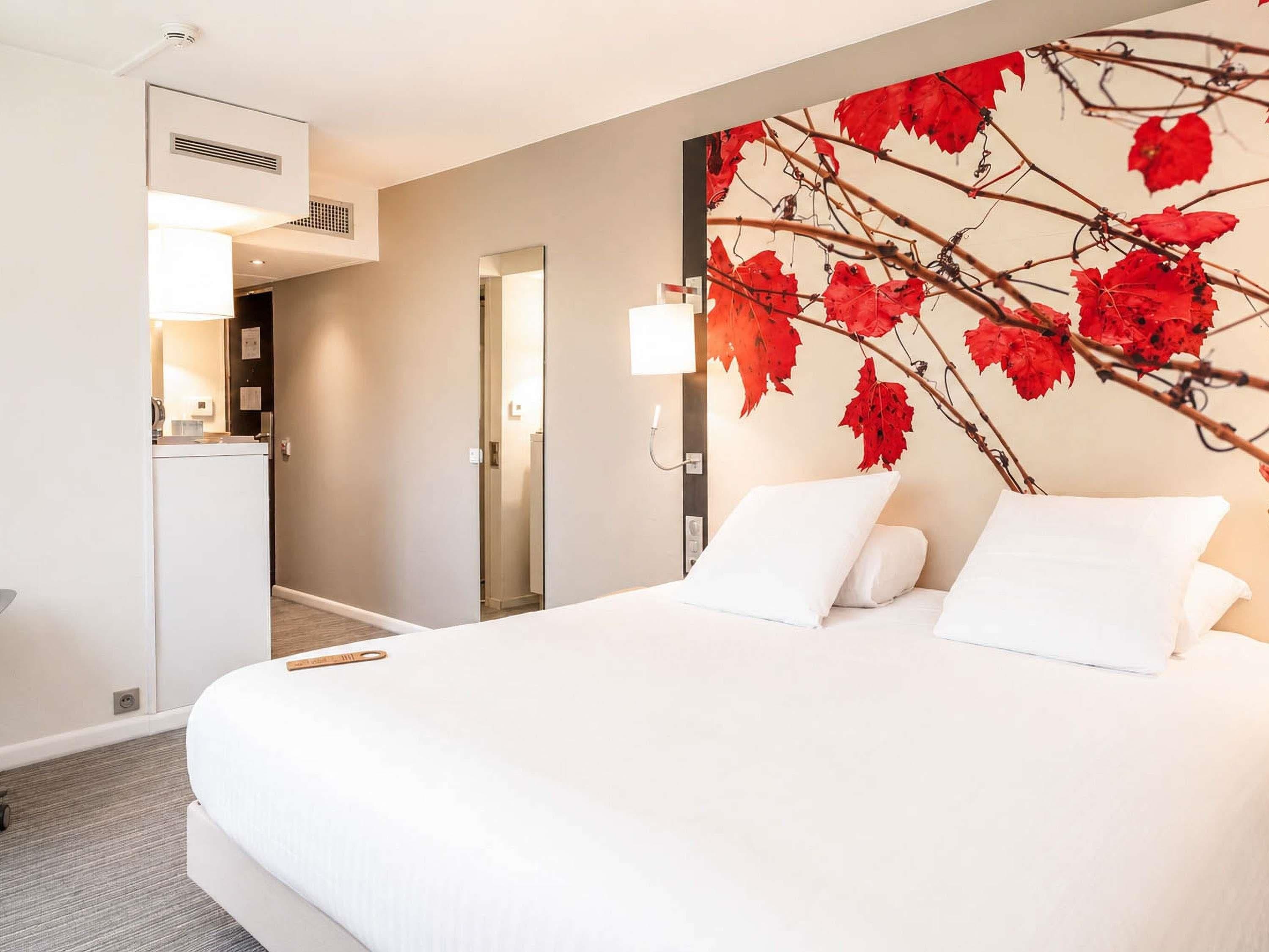 Habitación clásica, 1 cama doble o 2 individuales | Caja fuerte, escritorio, cortinas opacas y sistema de insonorización