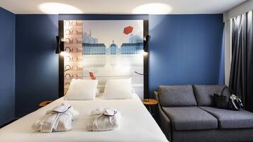 Privilege, Room, 1 Double Bed | In-room safe, desk, blackout drapes, soundproofing