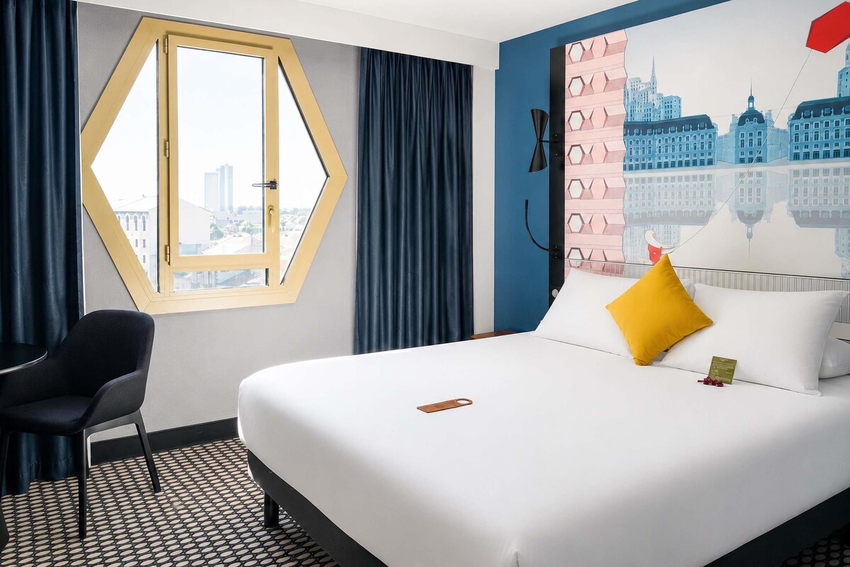 In-room safe, desk, blackout drapes, soundproofing