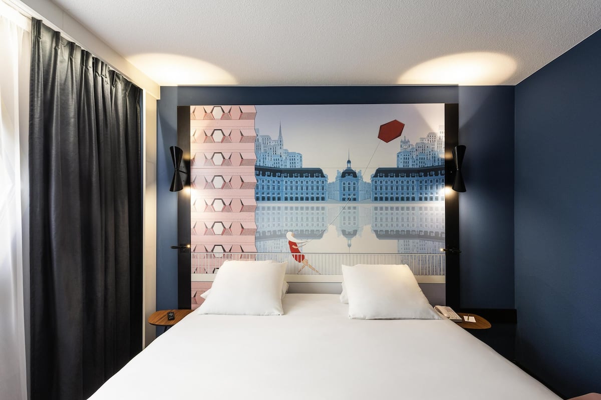 Superior Room, 1 Double Bed | In-room safe, desk, blackout drapes, soundproofing