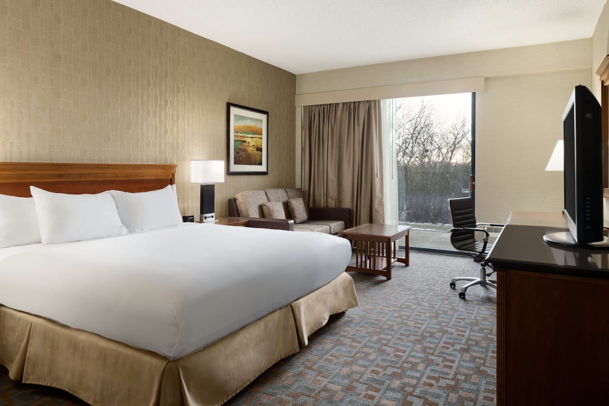 Premium bedding, down duvets, pillow-top beds, in-room safe