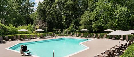 Indoor pool, seasonal outdoor pool, pool loungers