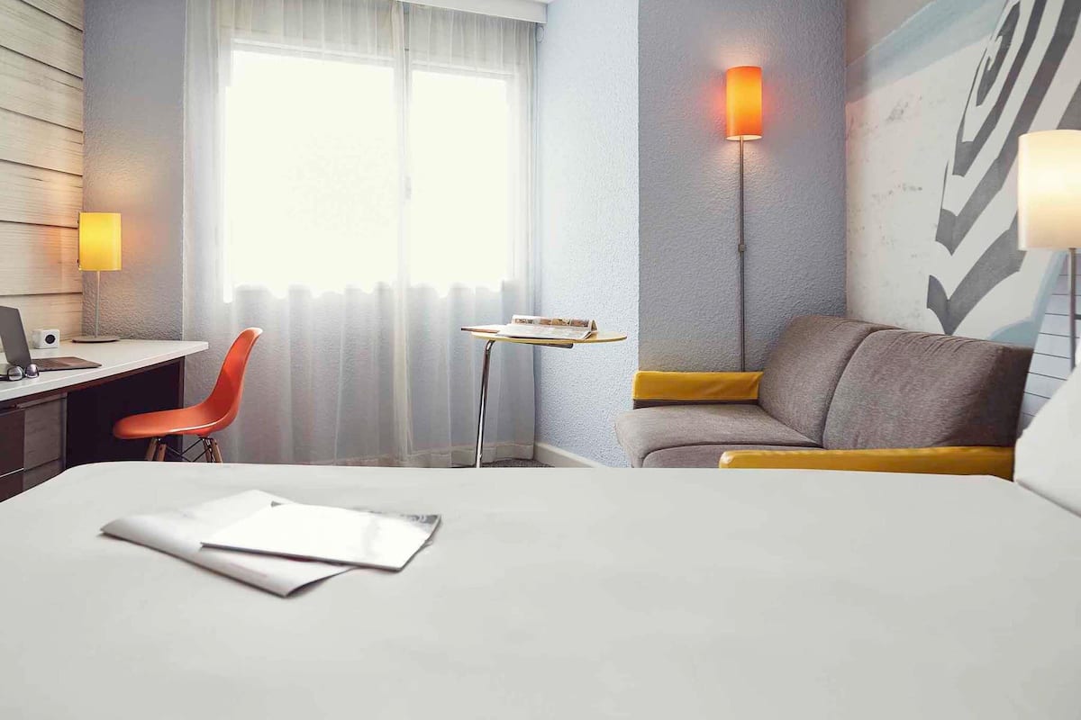Premium bedding, in-room safe, desk, blackout curtains
