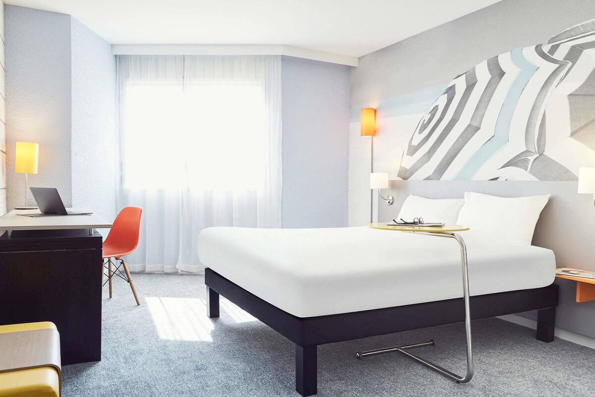 standard room, 1 double bed with sofa bed | premium bedding, in-room safe, desk, blackout curtains