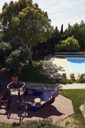 Children’s play area – outdoor