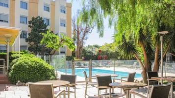 Outdoor pool, pool loungers