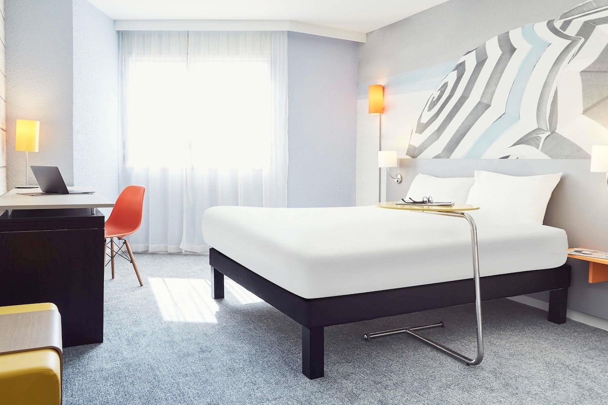 Rom – standard, 1 dobbeltseng med sovesofa | Sengetøy av topp kvalitet, safe på rommet og skrivebord