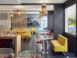 Lunch and dinner served, French cuisine