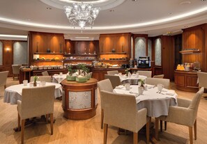 Buffet déjeuner (25 EUR par personne)