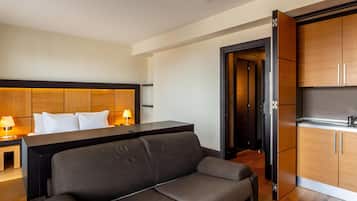 Suite Junior | 1 camera, biancheria da letto di alta qualità, minibar