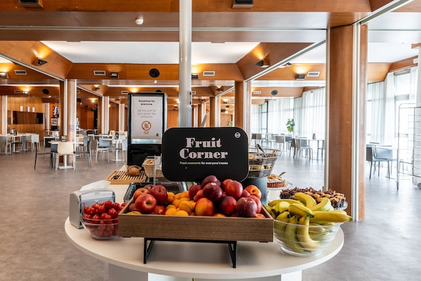 Daily buffet breakfast for a fee