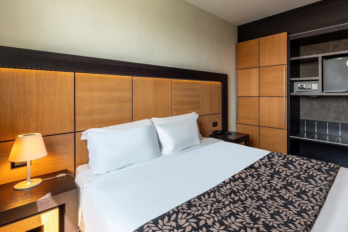 Superior Suite | 1 bedroom, premium bedding, minibar, in-room safe