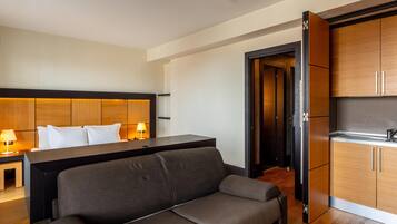 Suite Junior | 1 camera, biancheria da letto di alta qualità, minibar