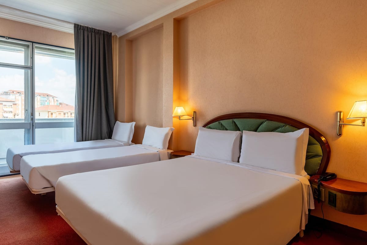 Standaard vierpersoonskamer | 1 slaapkamer, luxe beddengoed, een minibar, een kluis op de kamer