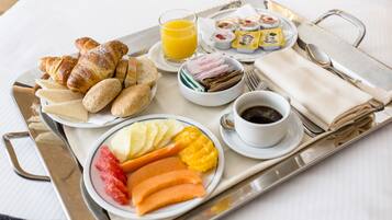 Petit déjeuner buffet (9.5 EUR par personne)