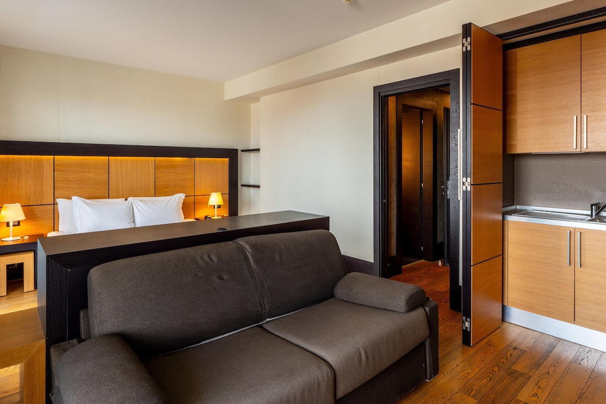 Junior suite | 1 slaapkamer, luxe beddengoed, een minibar, een kluis op de kamer