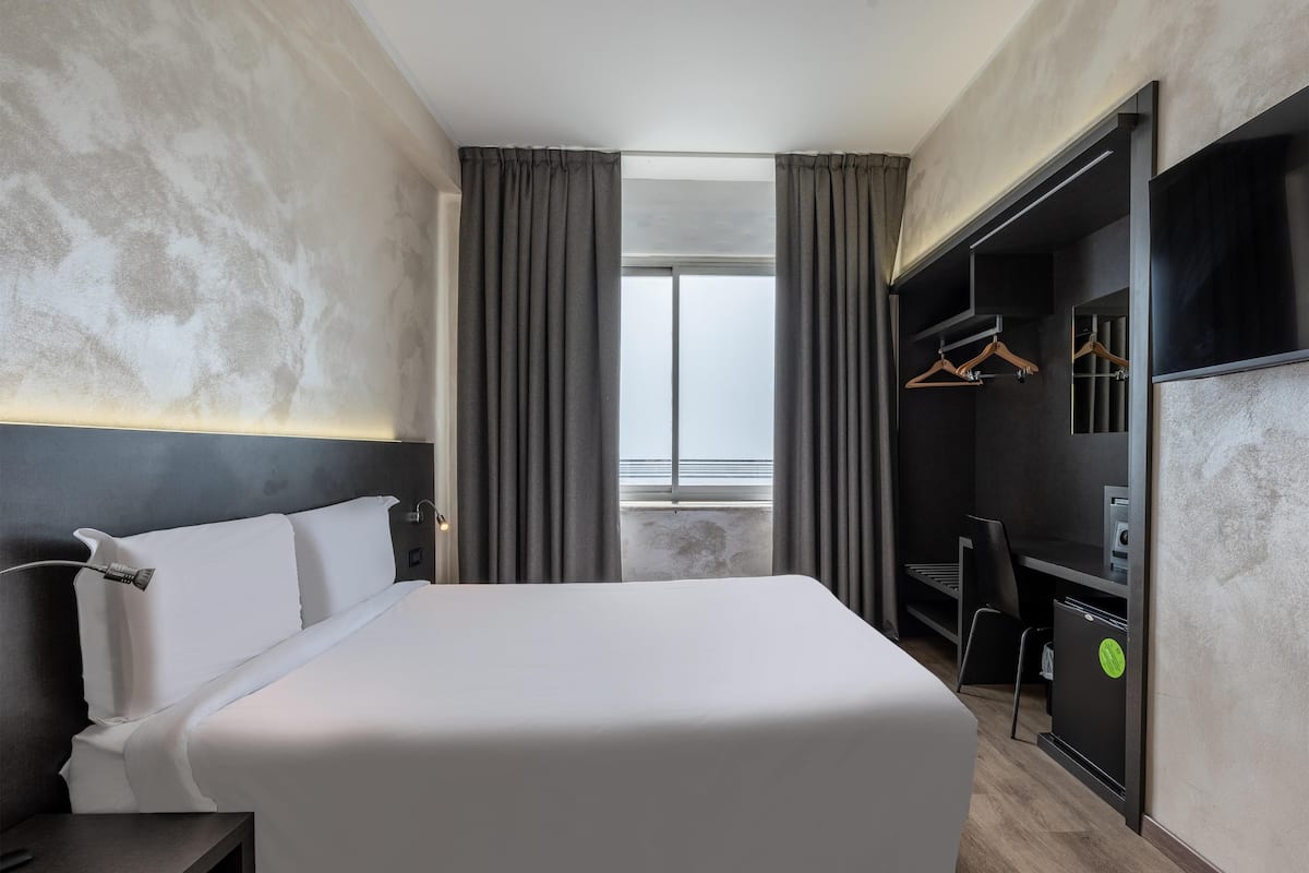 Habitación doble estándar | 1 habitación, ropa de cama de alta calidad y minibar
