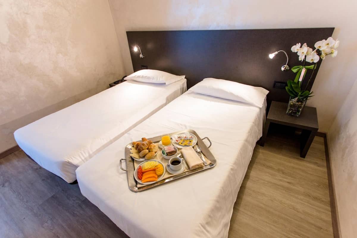 1 bedroom, premium bedding, minibar, in-room safe