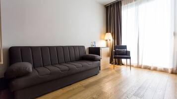 1 bedroom, premium bedding, minibar, in-room safe