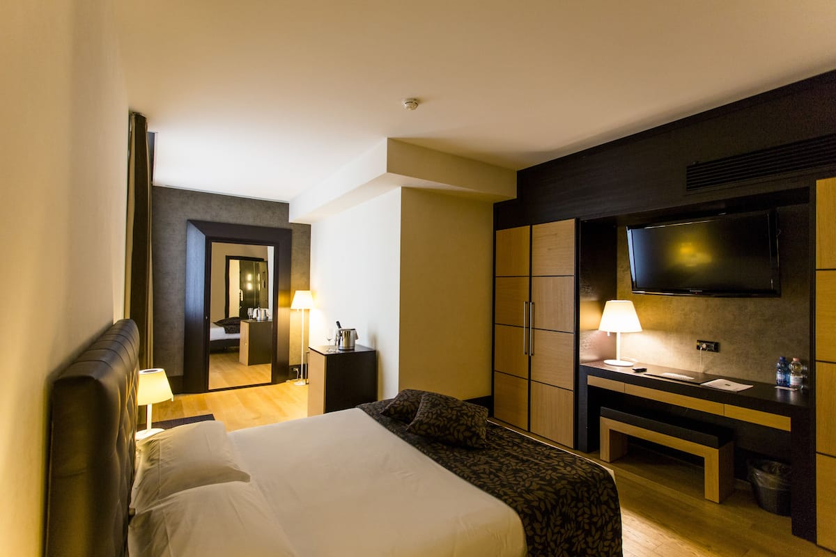 1 bedroom, premium bedding, minibar, in-room safe