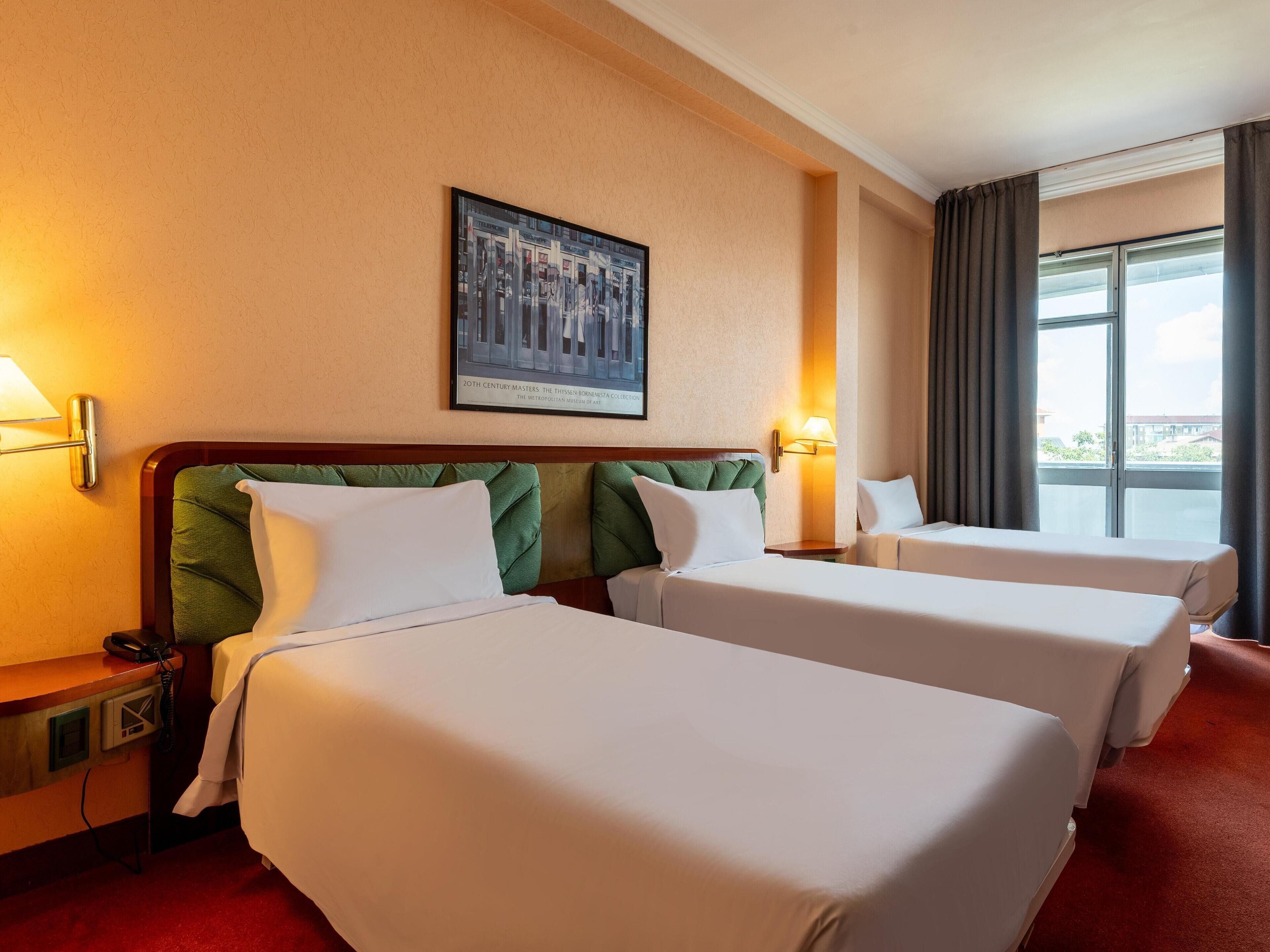 Standaard driepersoonskamer, 3 eenpersoonsbedden | 1 slaapkamer, luxe beddengoed, een minibar, een kluis op de kamer