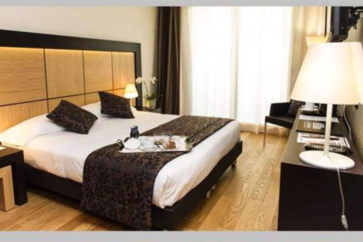 Superior Double Room | 1 bedroom, premium bedding, minibar, in-room safe