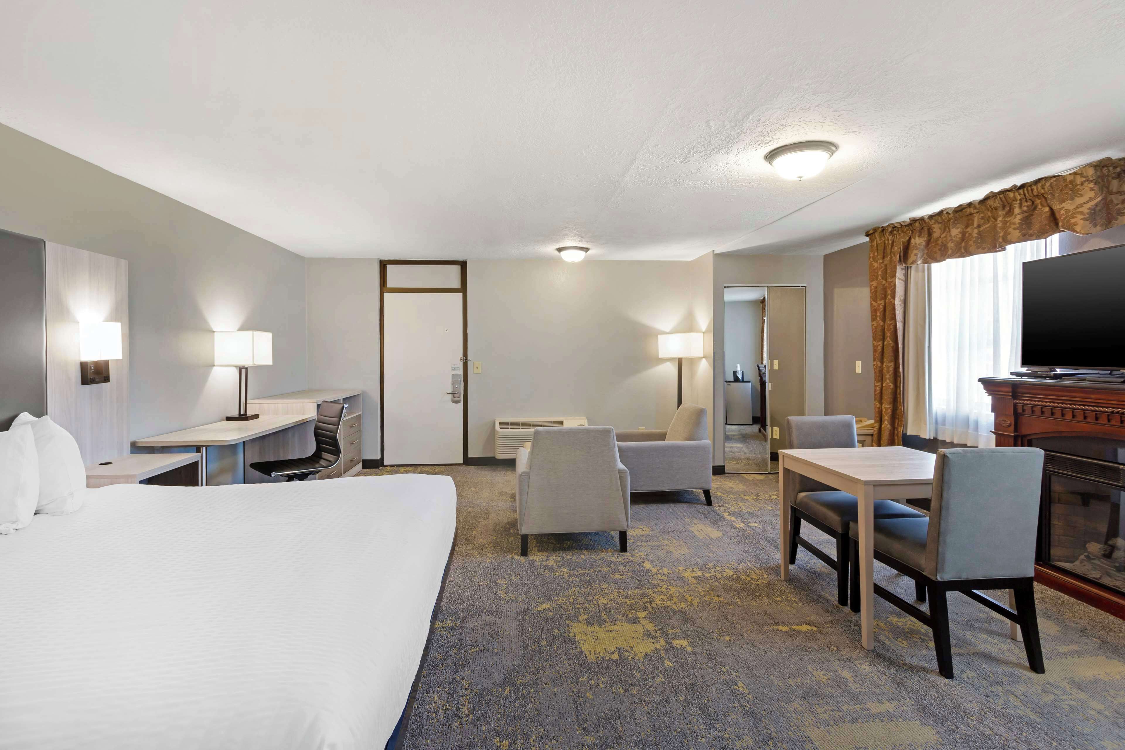 junior suite, 1 king bed, non smoking, jetted tub | desk, laptop workspace, blackout curtains, iron/ironing board