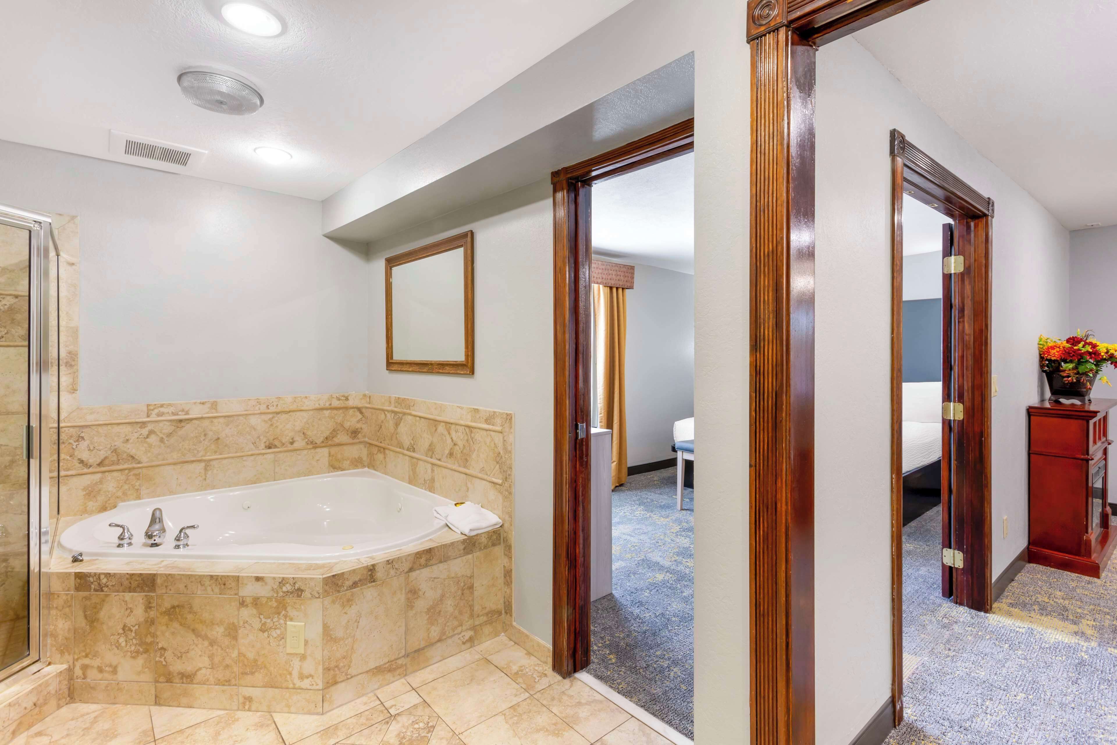 suite, 1 king bed, non smoking, jetted tub (with sofabed) | bathroom | combined shower/bathtub, free toiletries, hair dryer, towels