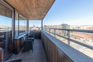 小型套房 | 迷你吧、客房内保险箱、办公桌、笔记本电脑工作区