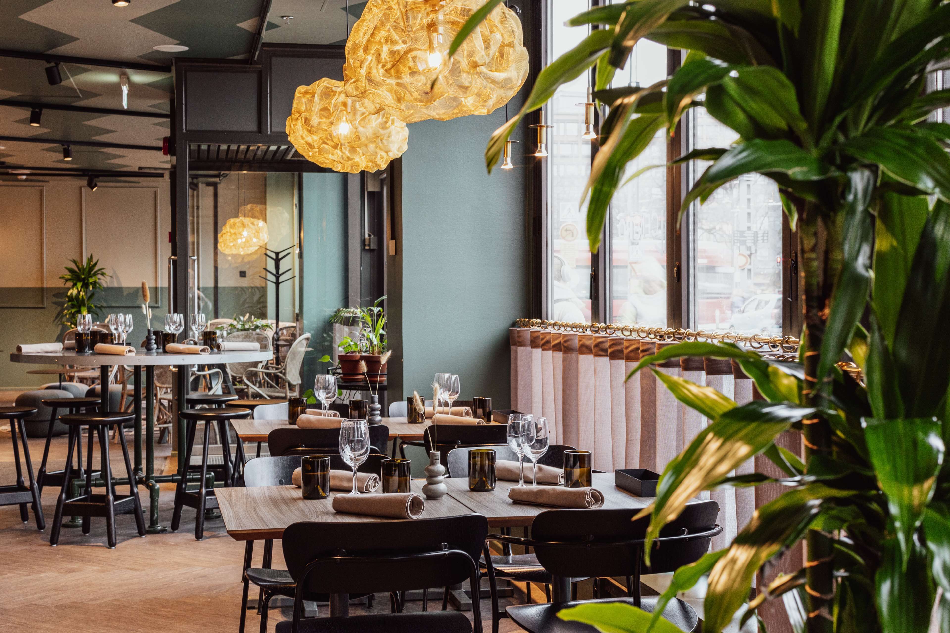 breakfast, lunch, dinner served; italian cuisine